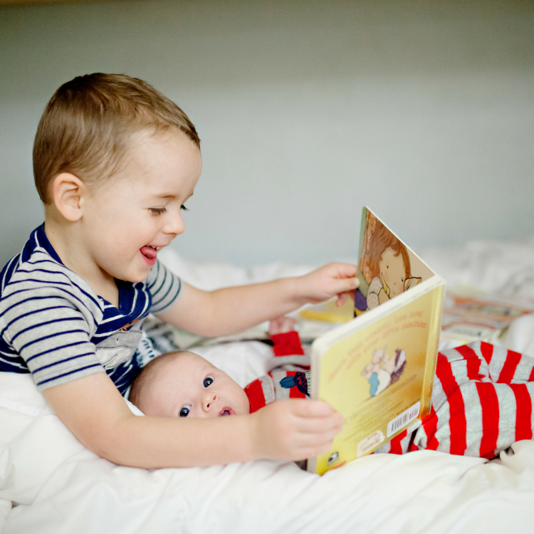 5 Simple Tips to Prepare Older Siblings for Twins....and What to Expect!