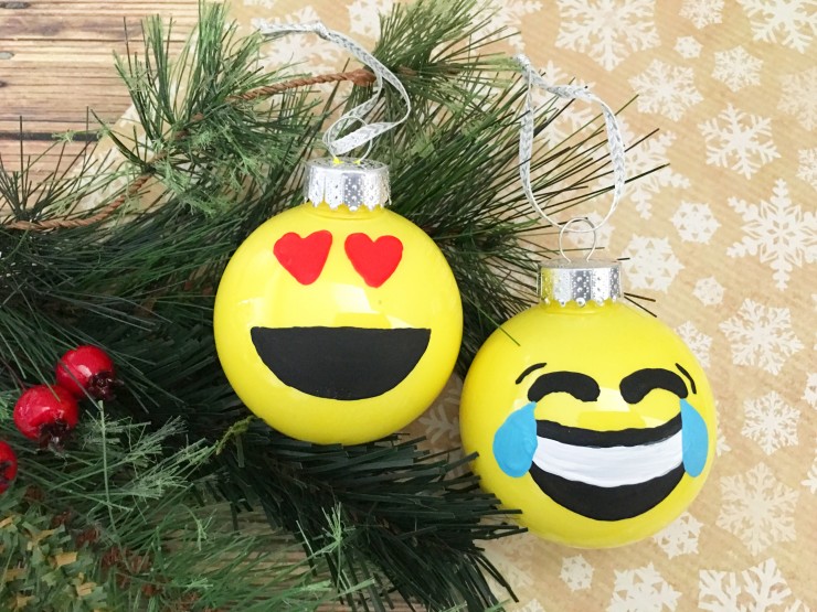 emoji-ornament